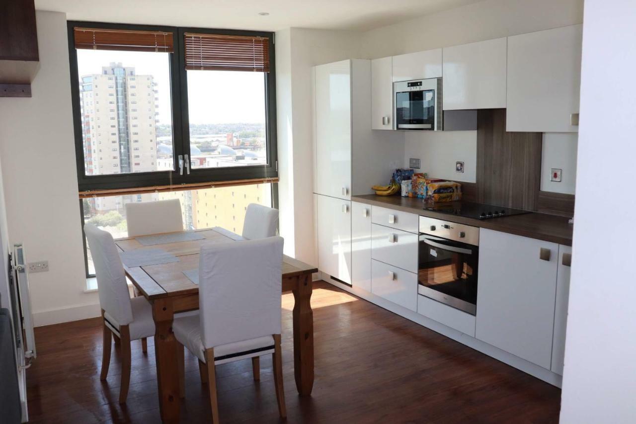 לונדון Premium Waterside Apartment מראה חיצוני תמונה